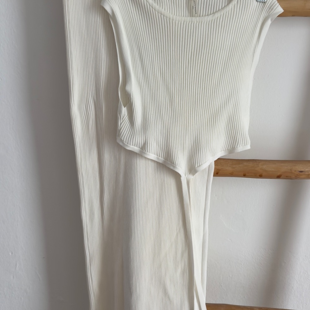 DEVON WINDSOR White Ribbed Sleeveless Crop Top & Skirt Set - Picture 3 of 3